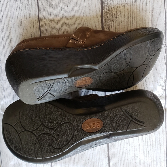 Pre owned leather BORN clogs in size 8. - Picture 6 of 8